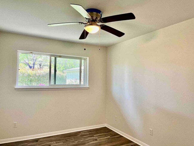 Building Photo - 8106 Mullins Dr