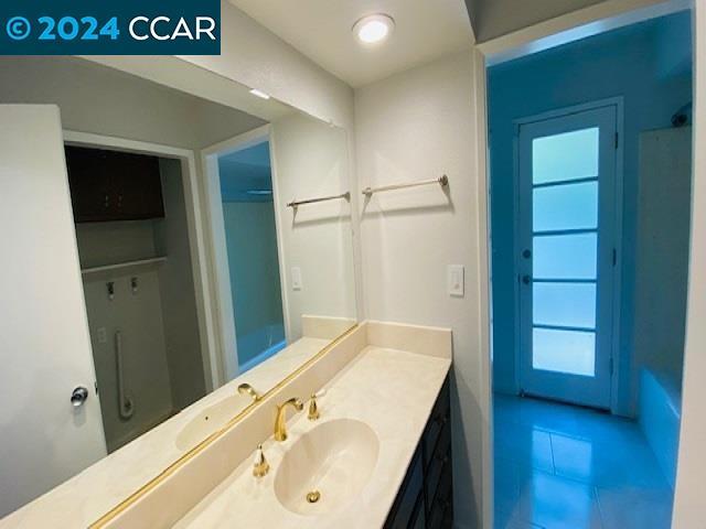 Building Photo - 612 Tahos Rd