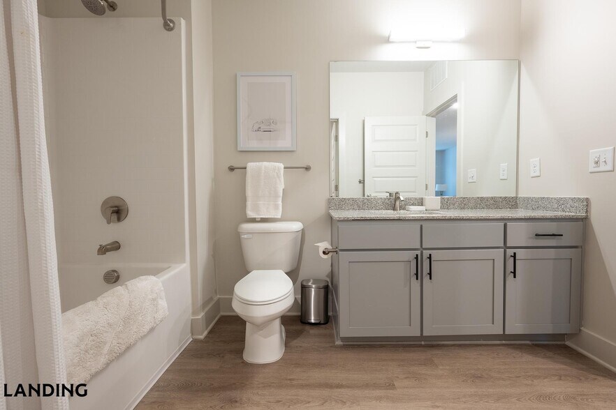 Building Photo - 404 W 26th St