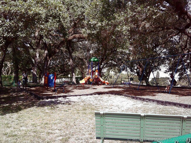 Building Photo - 9420 Poinciana Pl