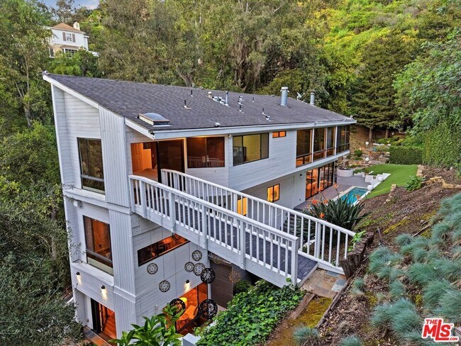 Building Photo - 2350 Benedict Canyon Drive