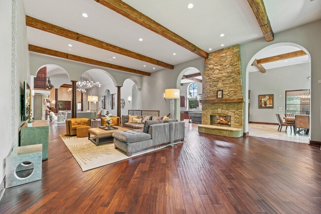 Building Photo - 493 Hazel Ave