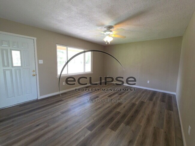 Building Photo - 721 Lee Dr