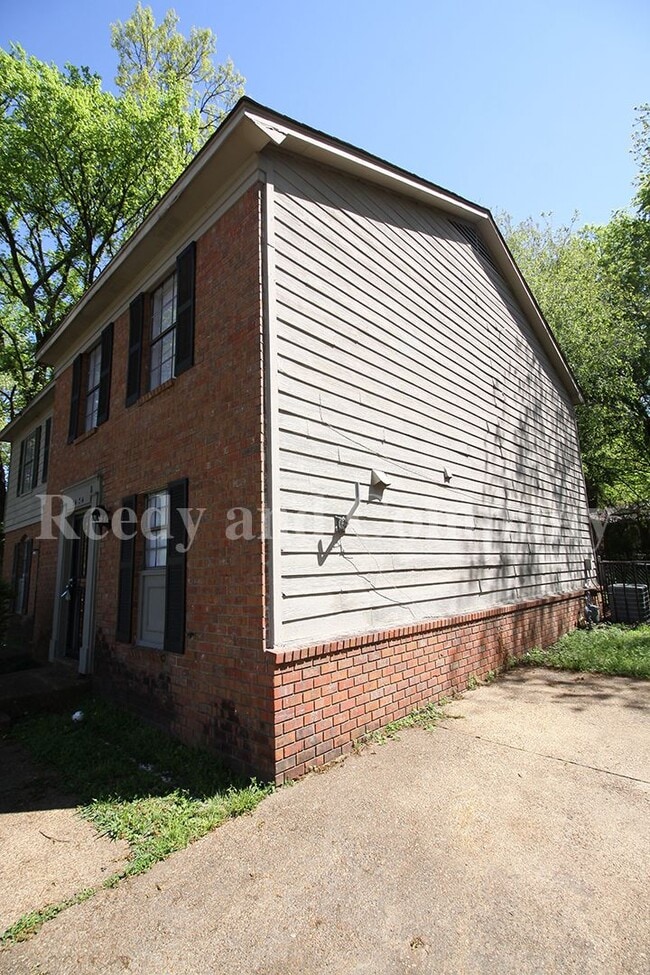 Building Photo - 3434 Dungreen St