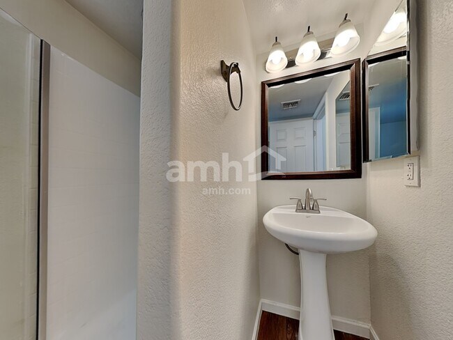 Building Photo - 40600 N Jay Ln