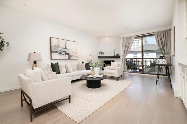 Building Photo - 217 8th Ave