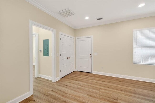 Building Photo - 204 Palm St