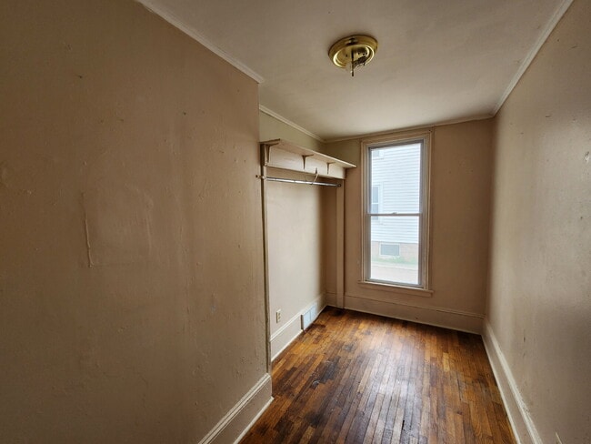 Building Photo - Lower 2 bedroom