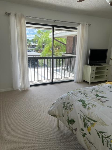 Building Photo - 301 SE Castle Ct