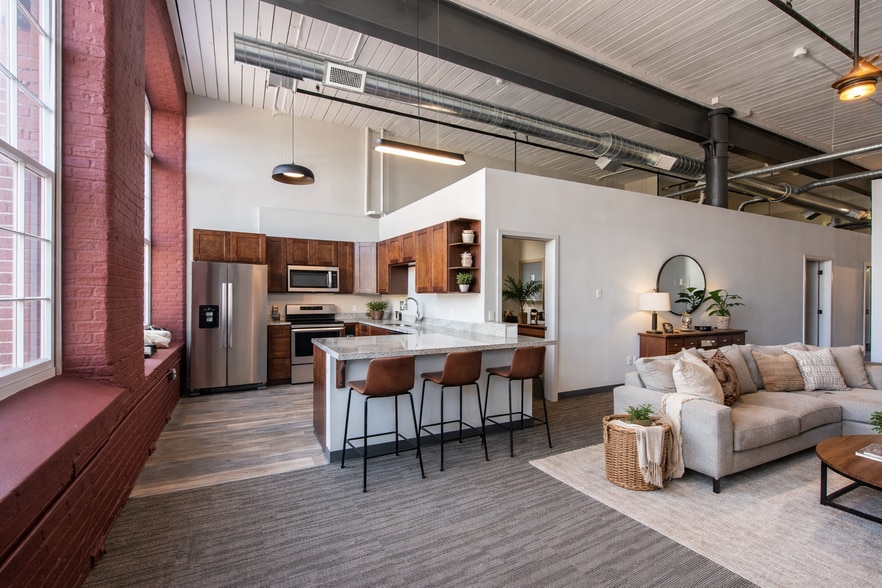 Building Photo - Pac10 Lofts