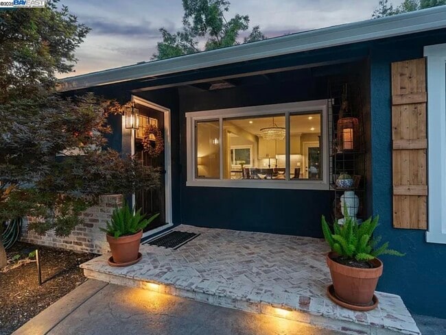 Building Photo - 161 Maiden Ln