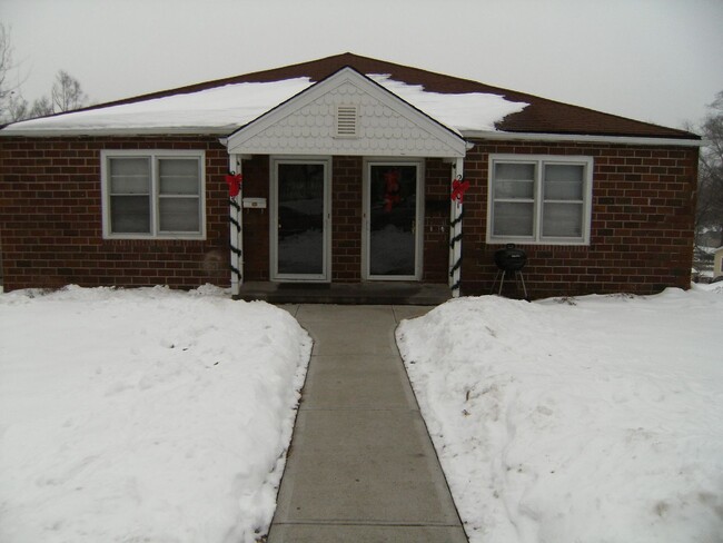 Primary Photo - 2301-2303  N 48 St