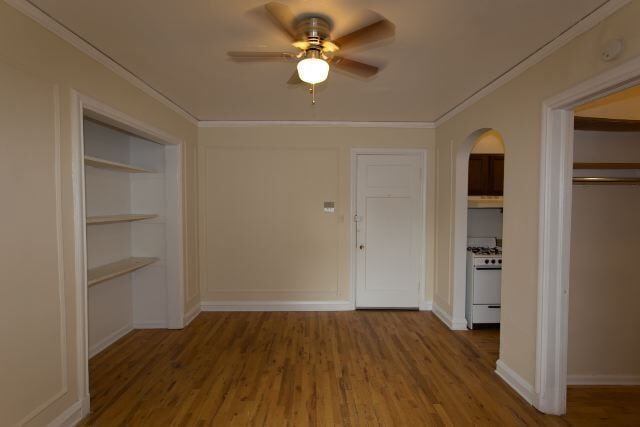 Building Photo - 823 W Wolfram St