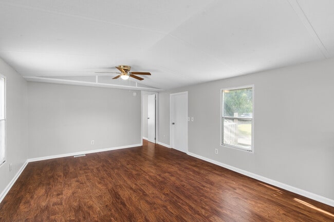 Building Photo - 107 Jodoc Dr