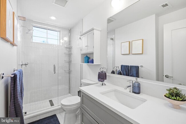 Building Photo - 1775 Swann St NW