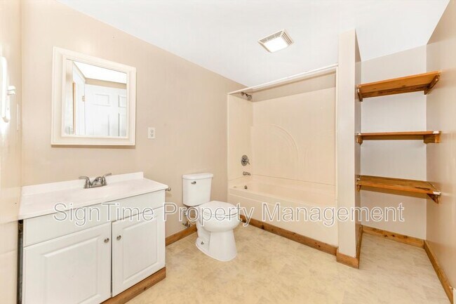 Building Photo - 306 N Potomac St