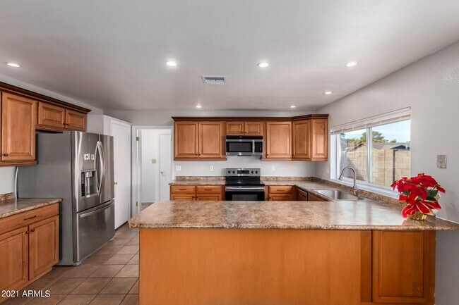 Building Photo - 5138 W Desert Cove Ave