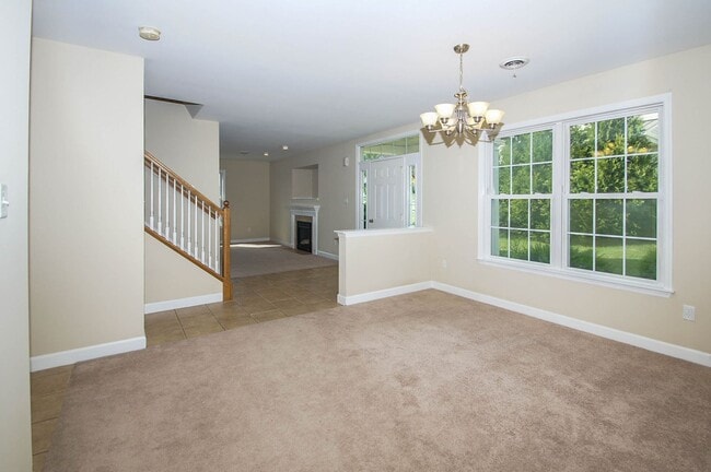 Building Photo - 3 BEDROOM 2.5 BATHROOM APARTMENT