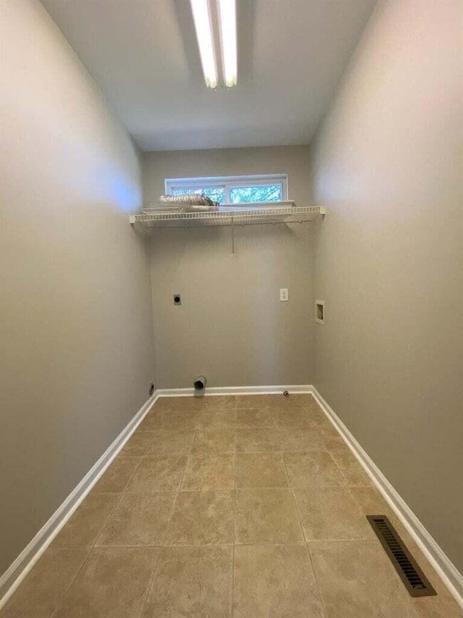 Building Photo - 2052 Blackhorse Ln
