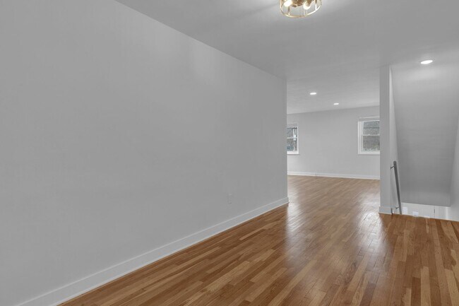 Building Photo - 1613 3rd St