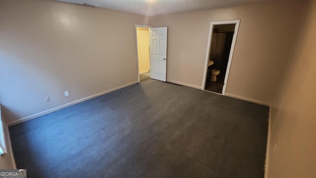 Building Photo - 3575 Oakvale Rd