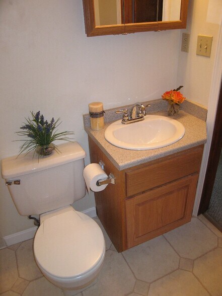 Building Photo - 4 Roedean Dr