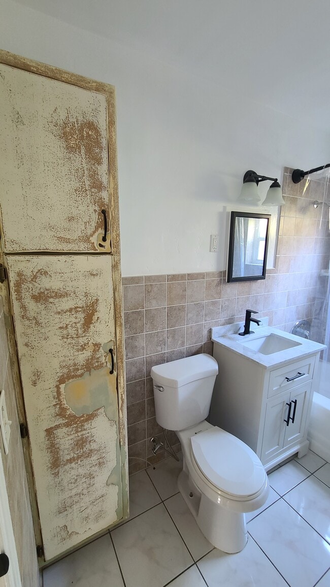 Building Photo - 1516 NE 17th Ave