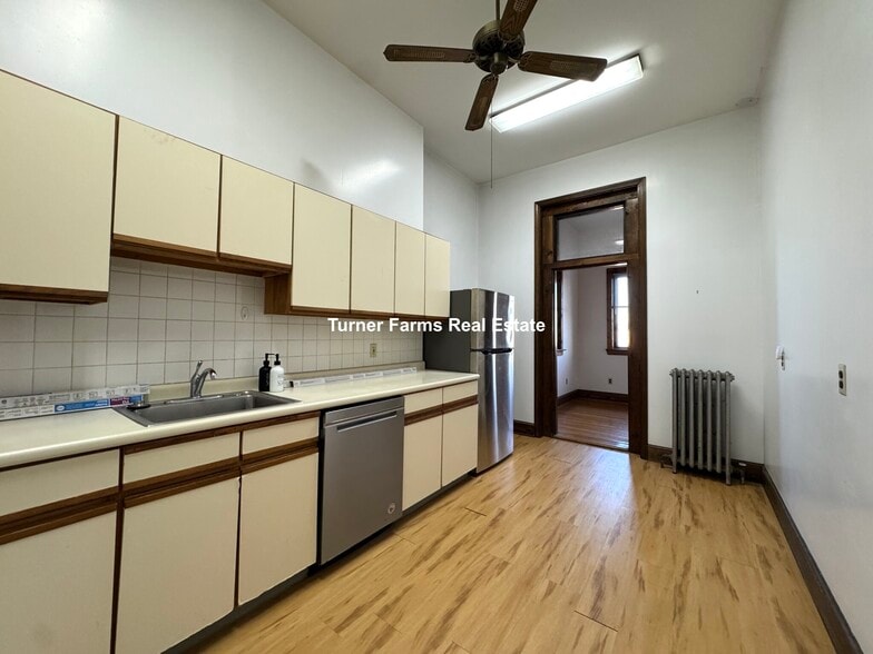 Building Photo - 149 Hillside St