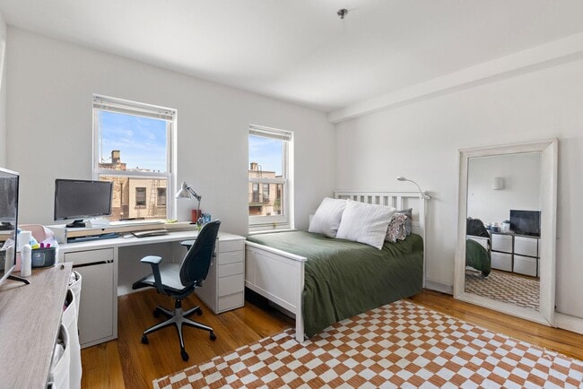 Building Photo - 131 Clinton St