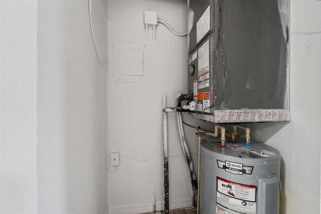 Building Photo - 1301 Emerald Terrace