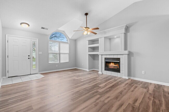 Building Photo - 305 Spring Valley Ln