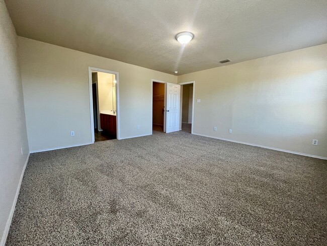 Building Photo - **Freshly Painted~ Easy access to 1604 and...