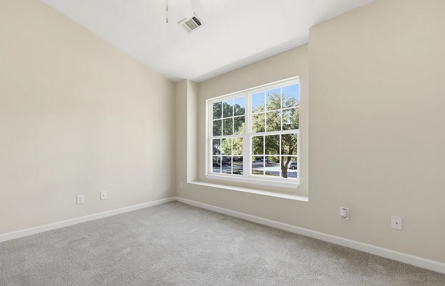 Building Photo - 143 South St