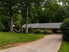 Building Photo - 505 Forest Hills Dr
