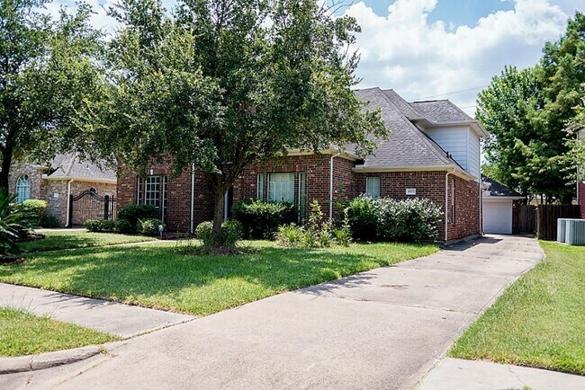 Building Photo - 8803 Wheatland Dr