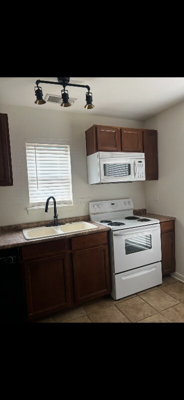 Building Photo - 664 Confederate Ridge Dr