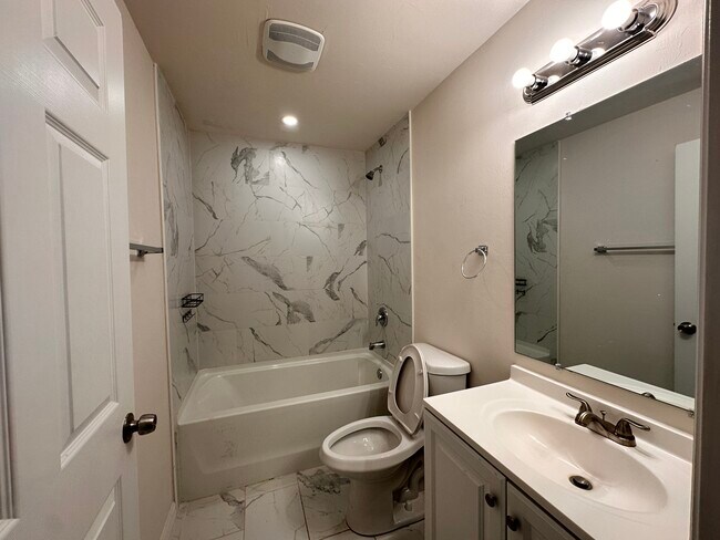 Building Photo - 3604 SW 7th Pl