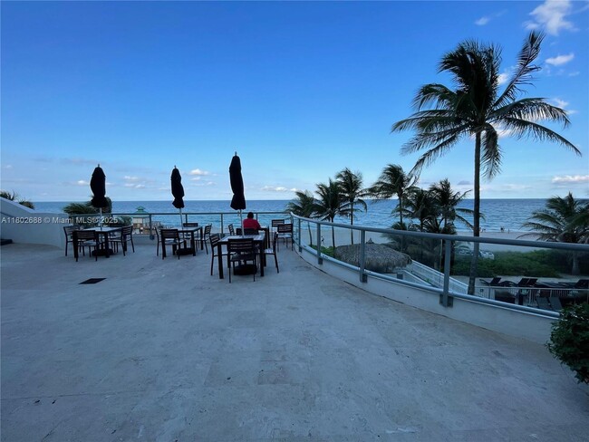 Building Photo - 17375 Collins Ave