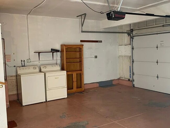 Building Photo - CAMBRIAN AREA - Beautifully Maintained 3-B...