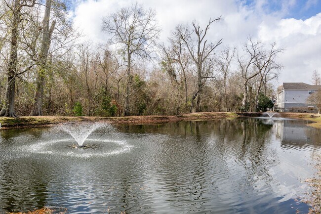 Building Photo - 900 Dean Lee Dr