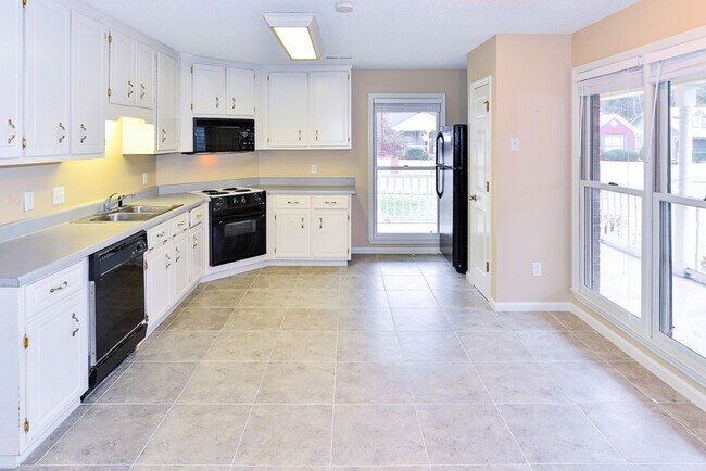 Building Photo - 149 Hollington Dr NE