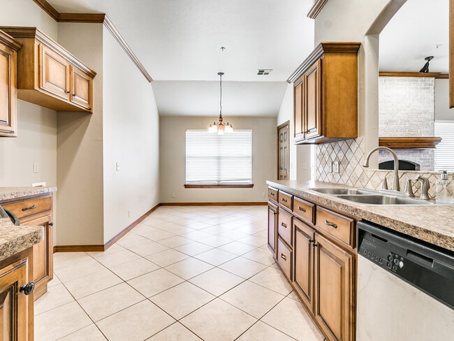 Building Photo - 15609 Traditions Dr