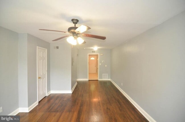 Building Photo - 39 Galveston Pl SW