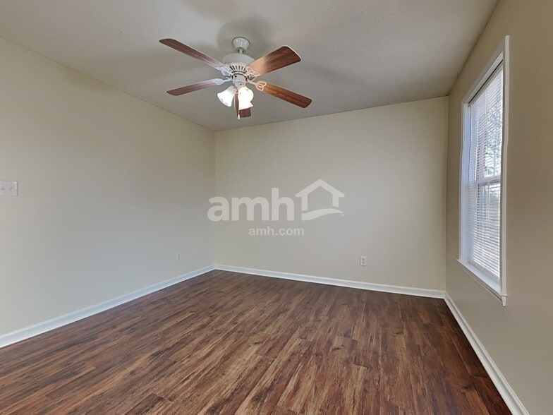 Building Photo - 17895 Grassy Knoll Dr