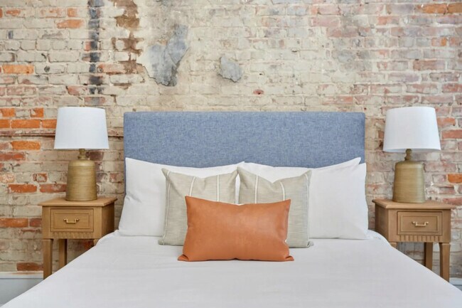 Building Photo - 1016 Canal St