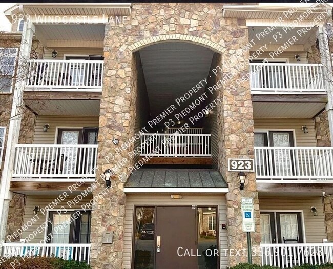 Primary Photo - 923 Windcastle Ln