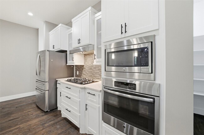 Building Photo - 3008 Zenia Dr