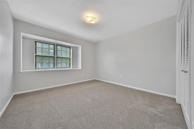 Building Photo - 1056 Martin St