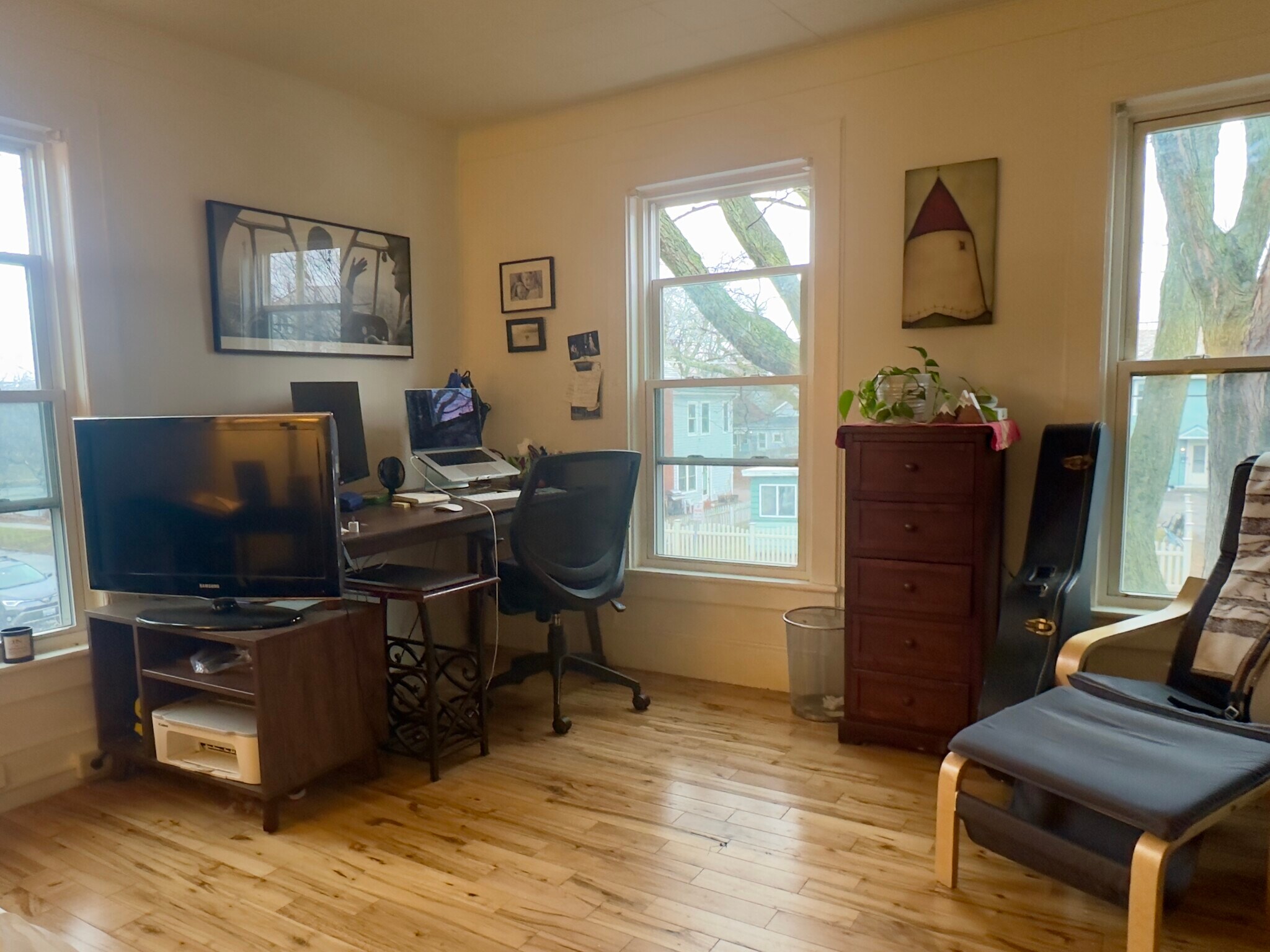 Corner of the living/dining room, looking out towards Monore Street. - 25 Monroe St