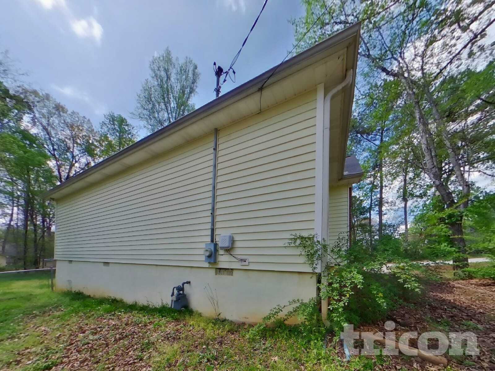 Building Photo - 262 Maplelake Dr